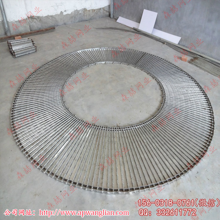 鏈板輸送帶可以實現(xiàn)轉(zhuǎn)彎輸送嗎？